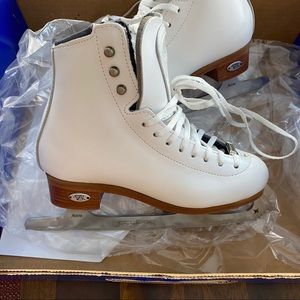 NEW Riedell Edge Comp Ice Skates w/ Astra Blades 2